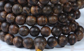 沉香色泽：斑斓幻彩，暗藏沉香品质玄机