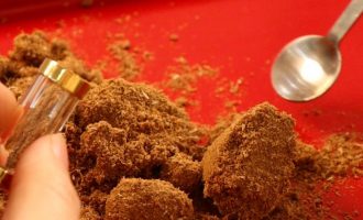 沉香粉：细碎之间藏乾坤的香韵精灵