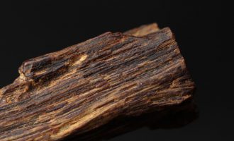 沉香精油：液态沉香的奢华香韵密码