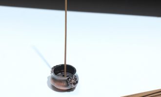 奇楠熏香：焚尽时空的感官暴烈禅